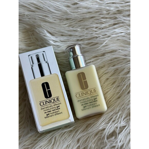 CLINIQUE Dramatically Different Moisturizing Gel for Skin Barrier Repair 4.2 oz - Picture 4 of 12